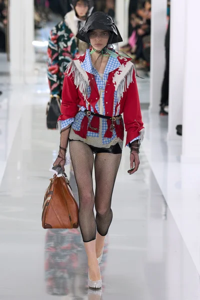 Look 17